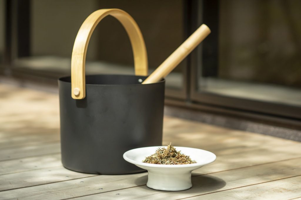 香美町小代 ANMEIの森林浴茶を使用した蒸の湯のロウリュ
