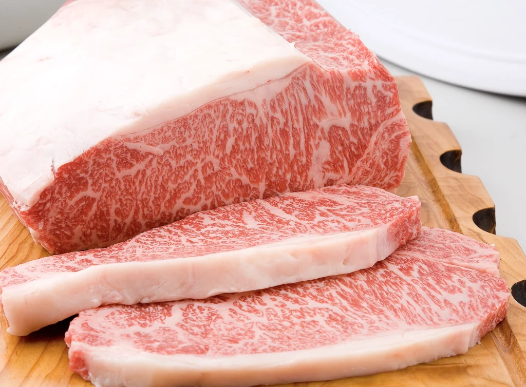 兵庫県で育てられる但馬牛。厳しい基準を満たしたものが神戸ビーフに認定される