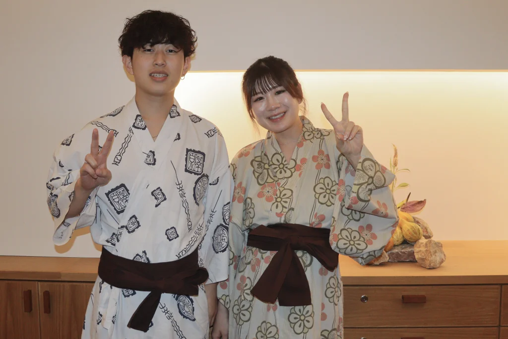 マタニティ旅行で城崎温泉の旅館 泉翠を訪れたご夫婦