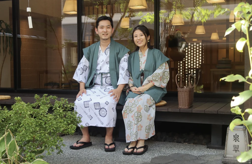 マタニティ旅行で城崎温泉の旅館 泉翠を訪れたご夫婦